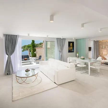 Marina Hvar Villa *